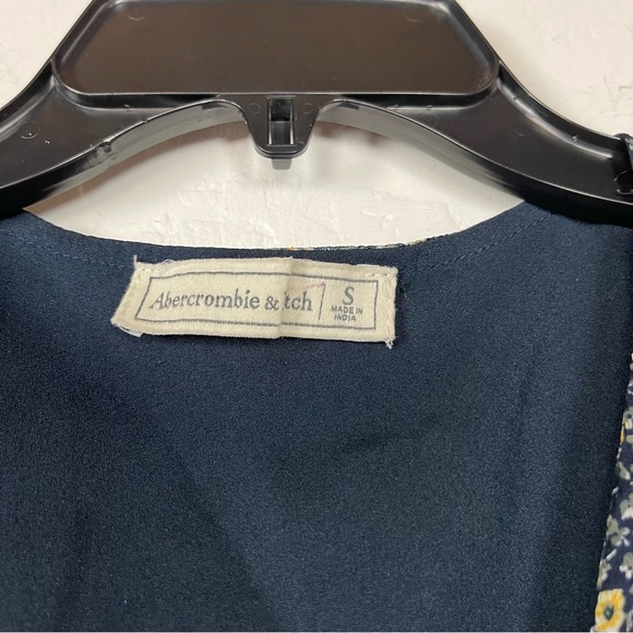 Abercrombie & Fitch Dress Lined Lightweight V‎ Neckline Ditzy Floral All Over - Picture 8 of 12